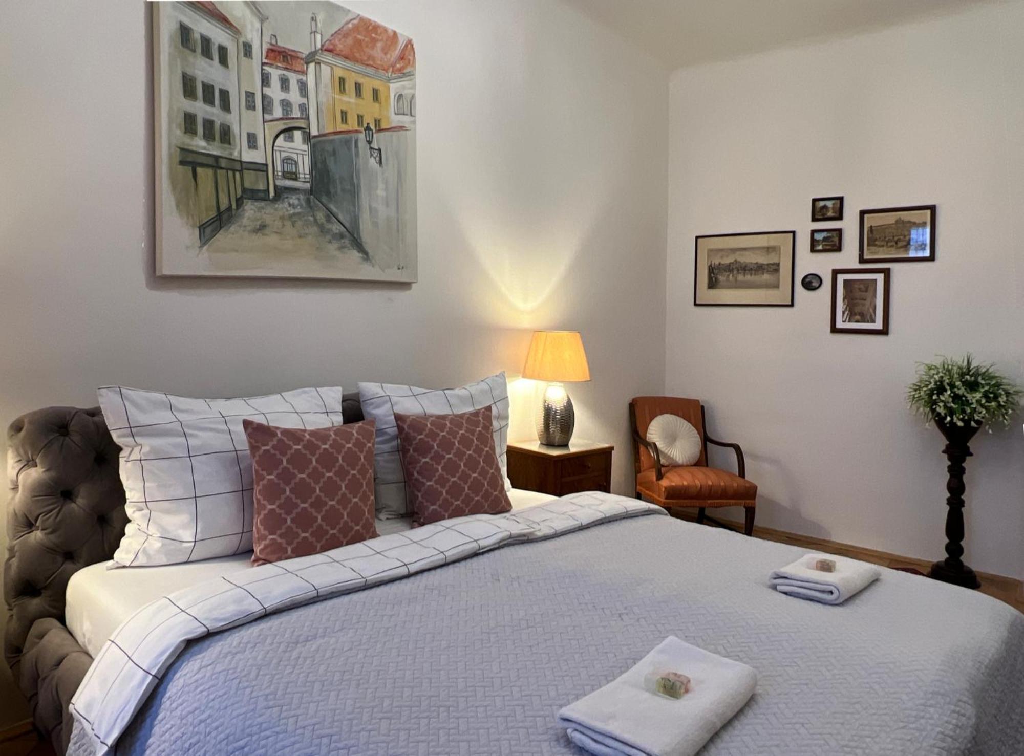 Residence Charles Bridge Praha Bagian luar foto