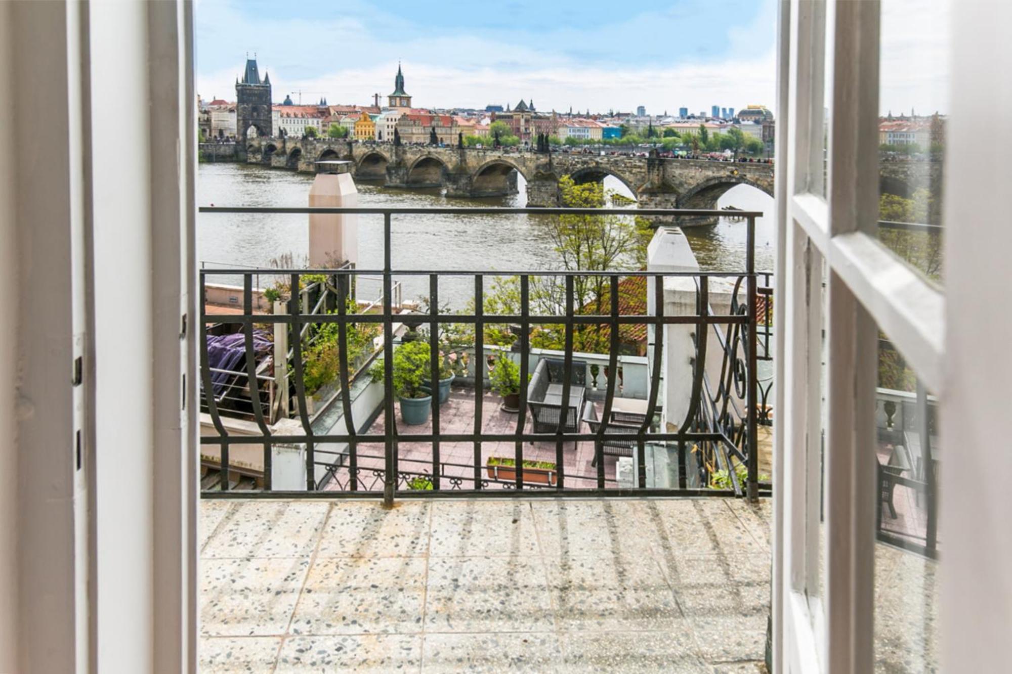 Residence Charles Bridge Praha Bagian luar foto